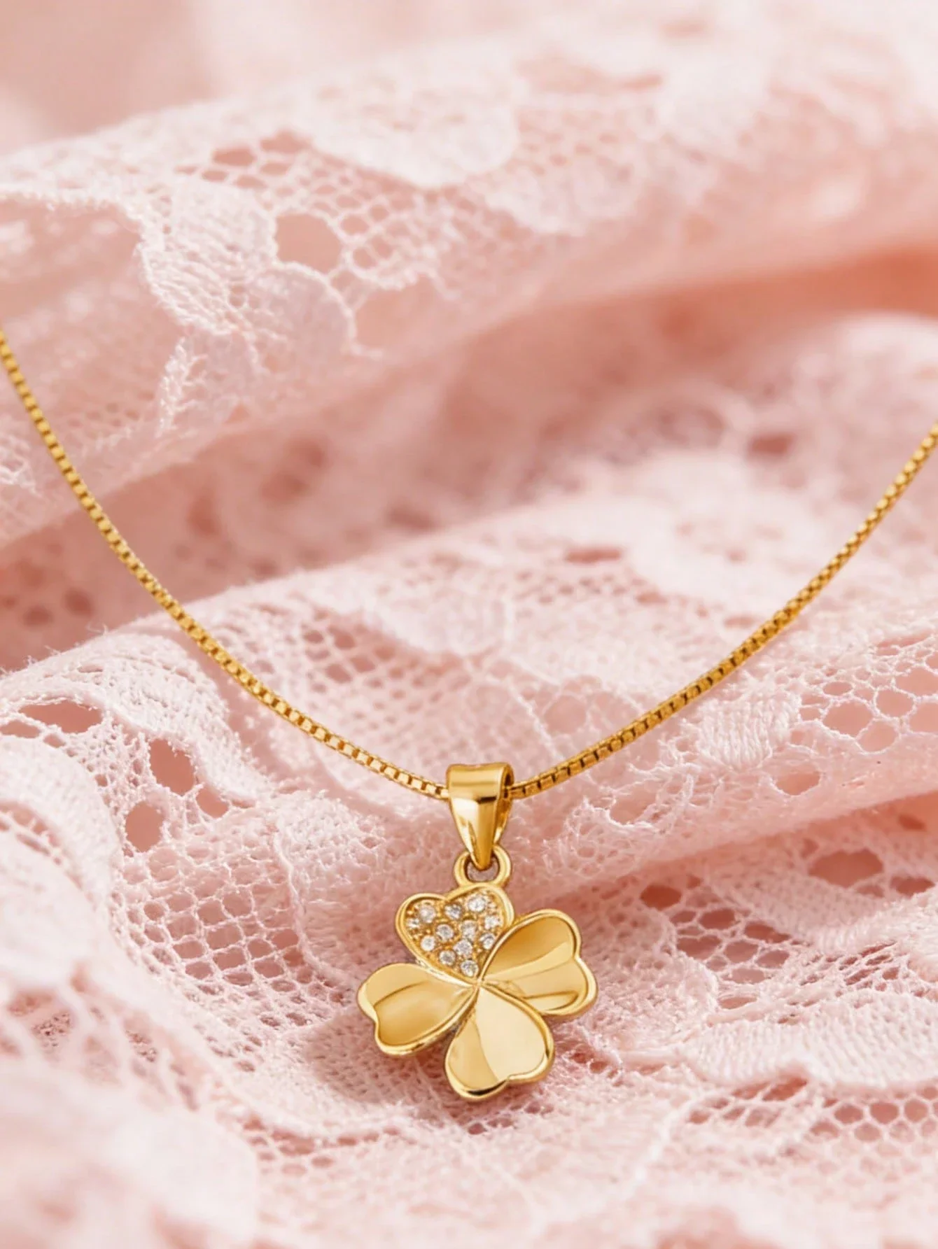 

Minimalist Lucky Four-Leaf Clover Pendant Necklace For Women Elegant Floral Clavicle Chain Jewelry
