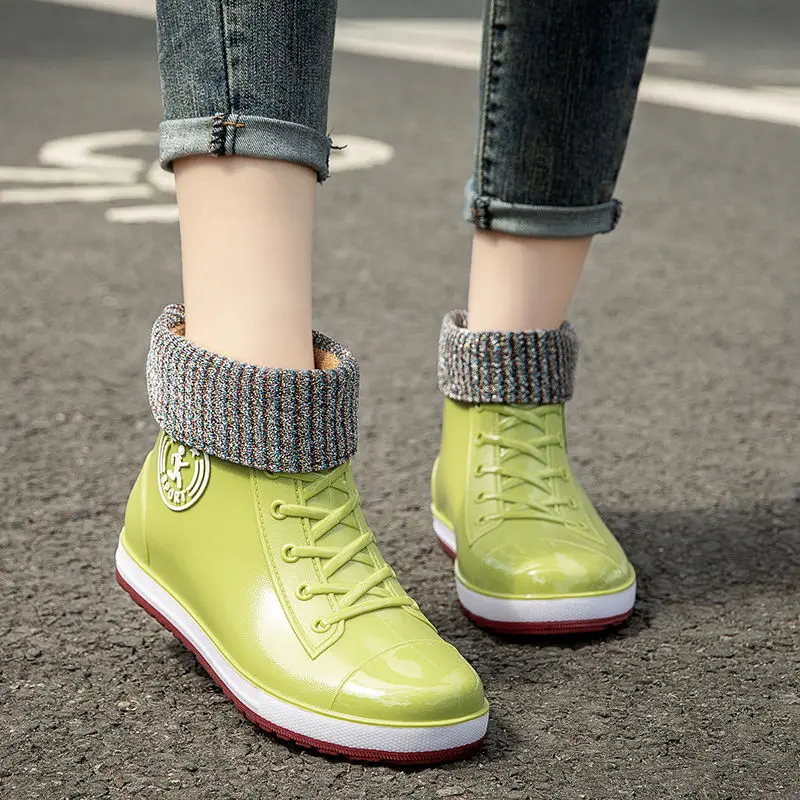 Stilvolle warme Damen-Regenschuhe mit Fell, wasserdichte Winterstiefel, Damen-Galoschen, modische Garten-Regenschuhe, Plüsch-Regenstiefel der Marke – Detail 21