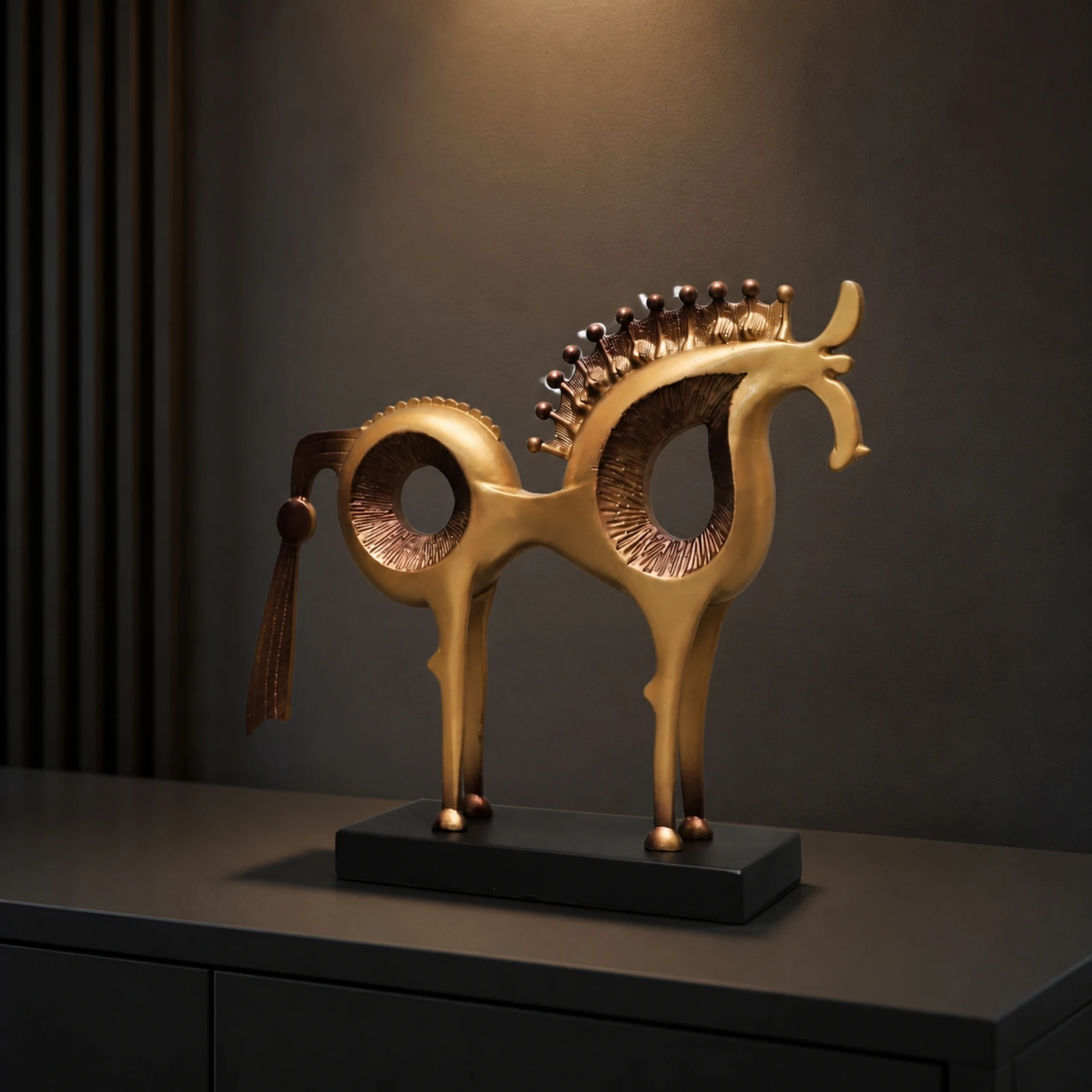 ornement-de-cheval-et-de-cerf-dore-avec-base-noire-statue-d'animal-en-metal-polyvalente-autoportante-sculpture-de-cheval-finition-metallique