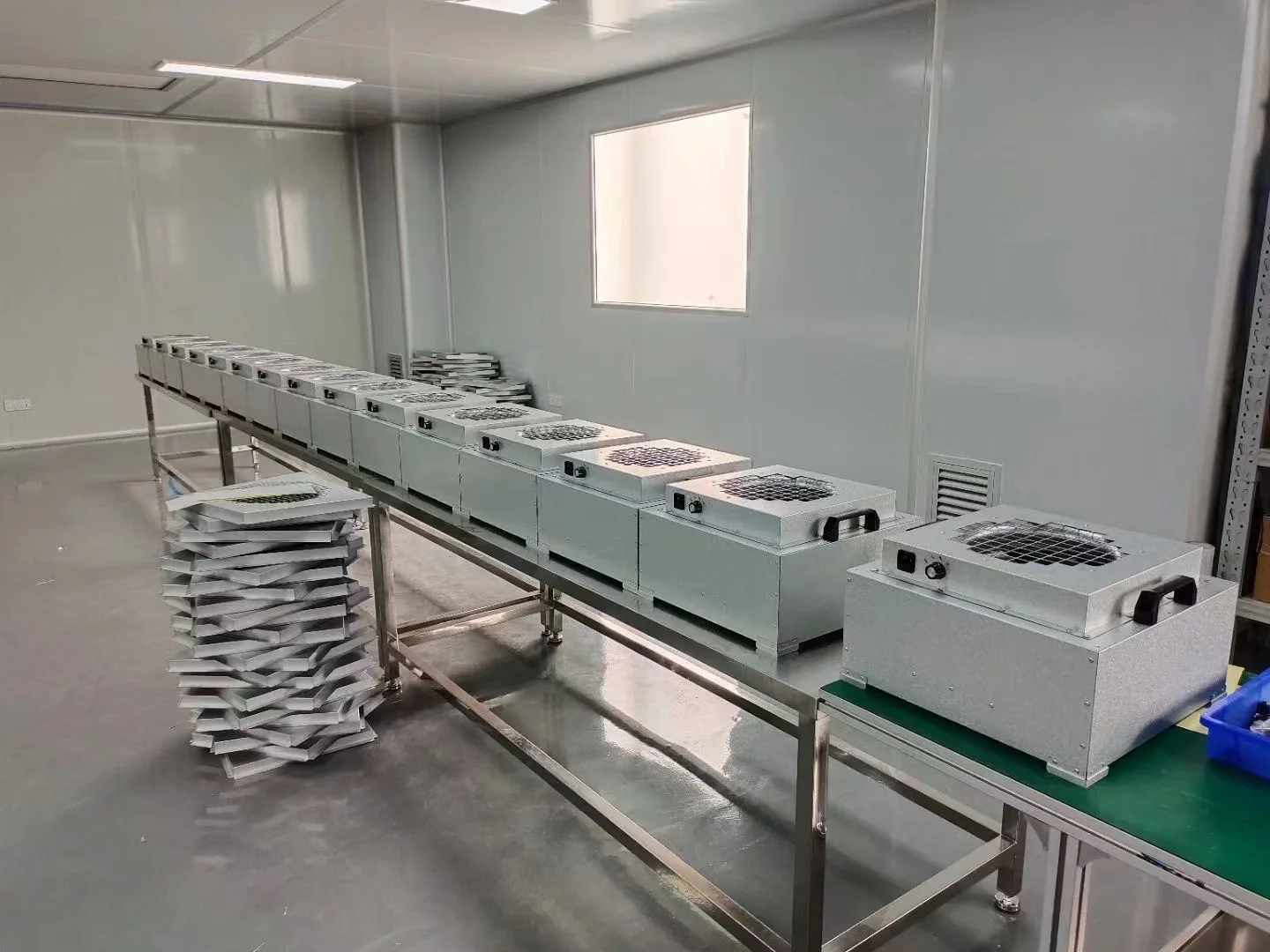 ISO9001 CE معدات الغرف النظيفة عالية الكفاءة FFU جهاز تنظيف الهواء مرشح صناعي مختبر علم الفطر