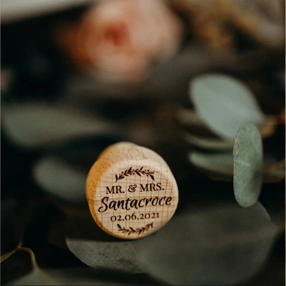 Personalizowane drewniane korki do butelek wina, prezent na wesele, baby shower, upominek dla gości, korki do szampana, korki do wina luzem. — zdjęcie 7