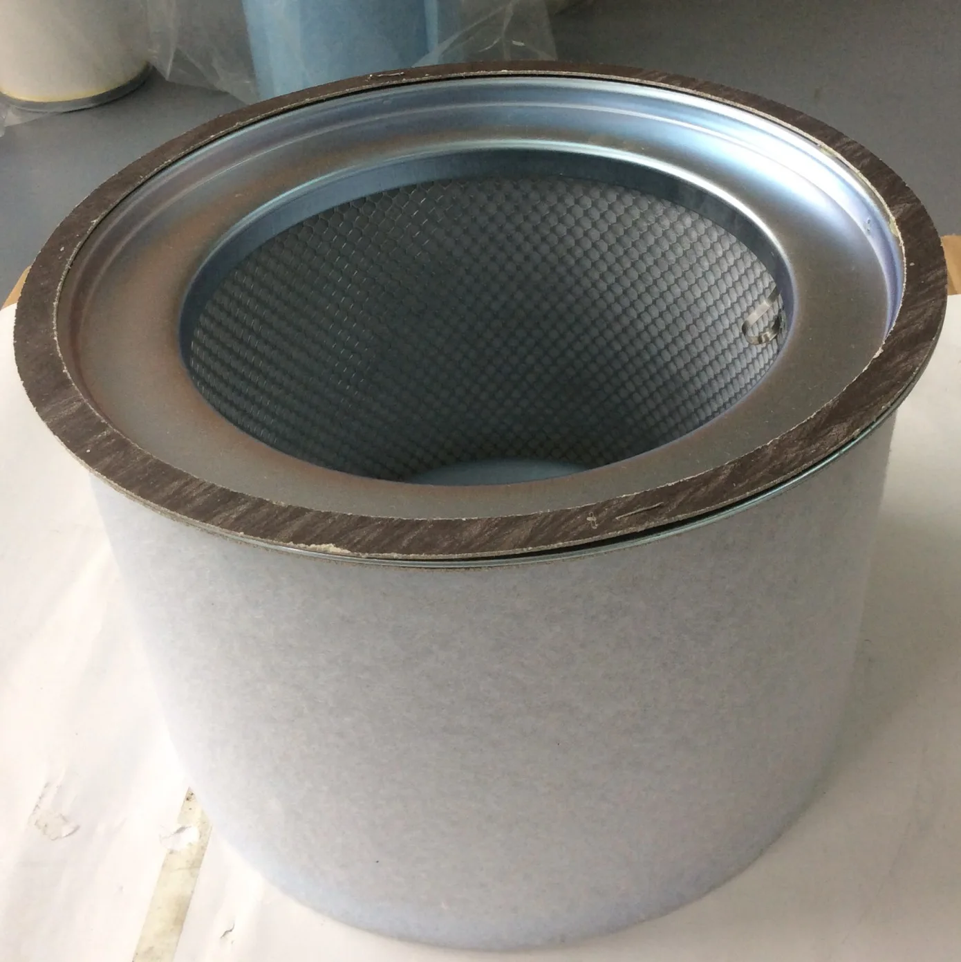 For M300SE M350SE air compressor accessories oil core 54509435, please contact customer service if you buy it.