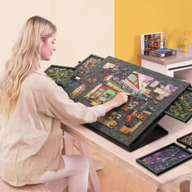 

Набор помощников для сборки пазлов - портативный стол для пазлов с цветным лотком и подставкой для пазлов, удобный и увлекательный для вашего времяпровождения с пазлами.