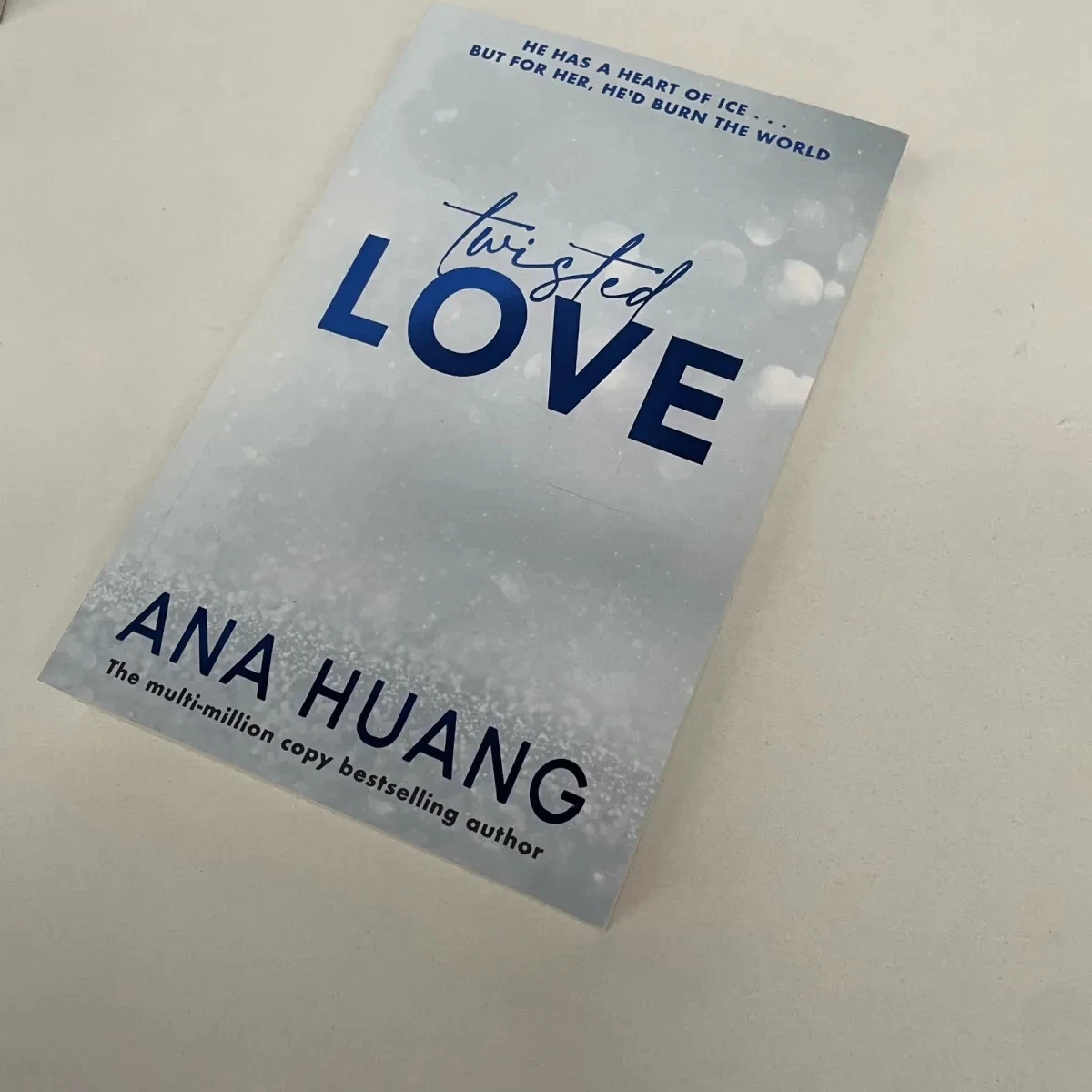 Livre en anglais Twisted Love Ana Huang, roman vebros