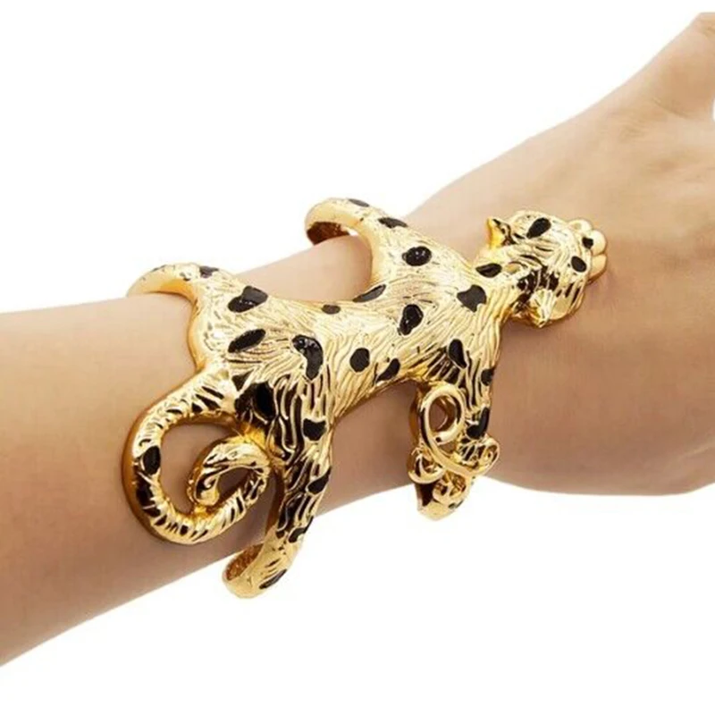 

Fashionable Exaggerated Sexy Zebra Striped Leopard Print Bracelet for Women with Adjustable Opening Bracelet Jewelry