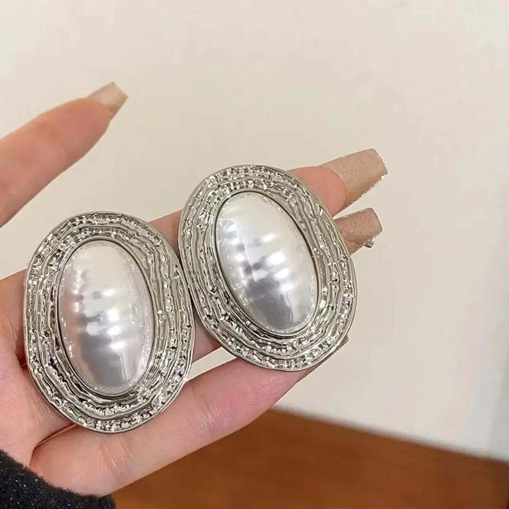 Imitation Oval Metal Pearl Earrings Vintage Ruffled Stripes Large Stud Earrings Gold Alloy Geometric Exaggerated Earrings