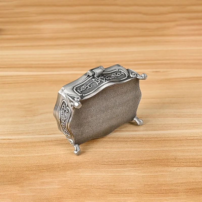 Metal Jewelry Box Small Trinket Jewelry Storage box For Rings Earrings Necklace Treasure Chest Organizer Antique jewelry Keepsa