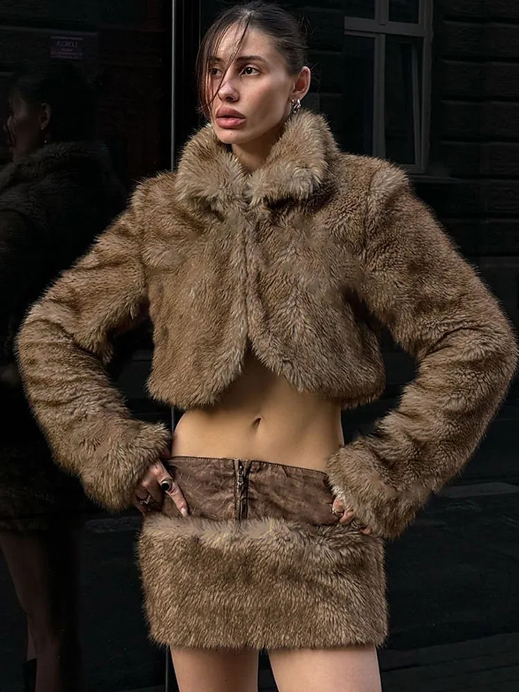 BKQU Leather Splicing Faux Fur 2-częściowe zestawy damskie Jesień Zima Puszyste ciepłe klapy z pełnym rękawem Crop Jacket Niska talia Mini spódniczki