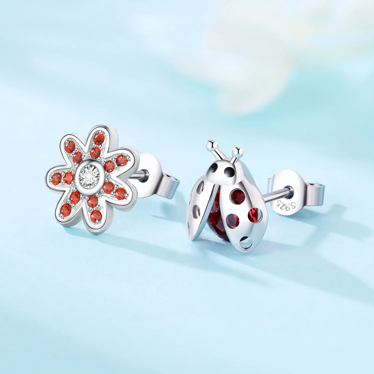 2024 New 925 Sterling Silver Red Seven Star Ladybug Small Flower Mandarin Duck Earnail Girl Wedding Party Gift