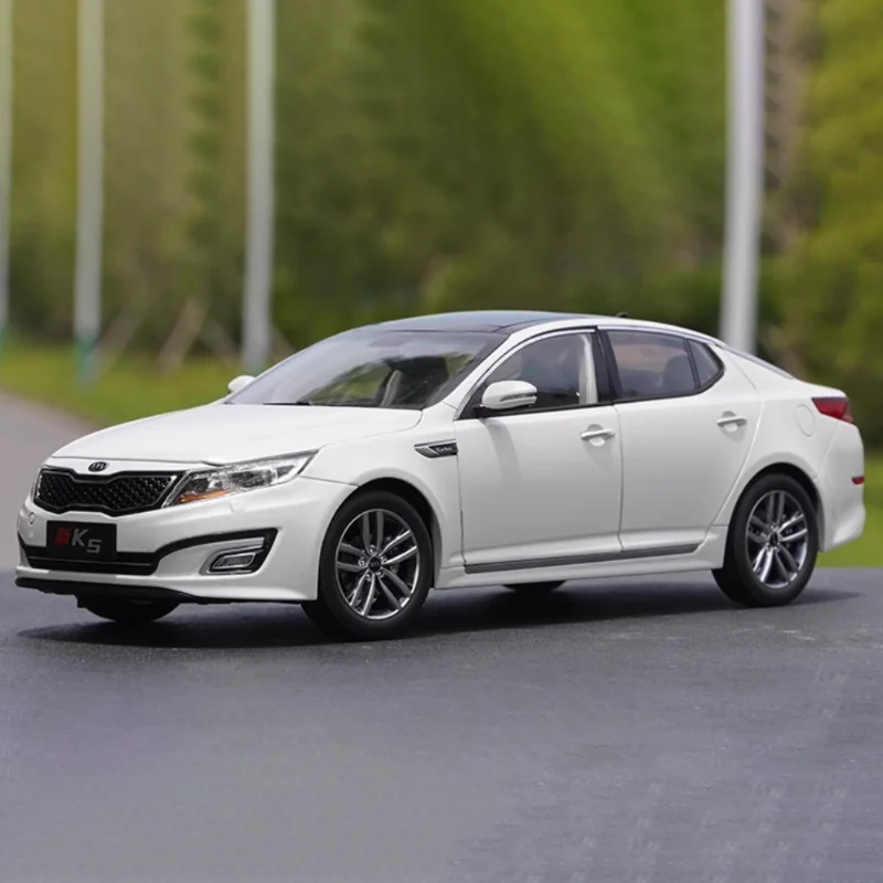 Diecast 1:18 Scale KIA K5 2015 Alloy Vehicle Model Finished Simulation Collection Decoration Gift Toys Display