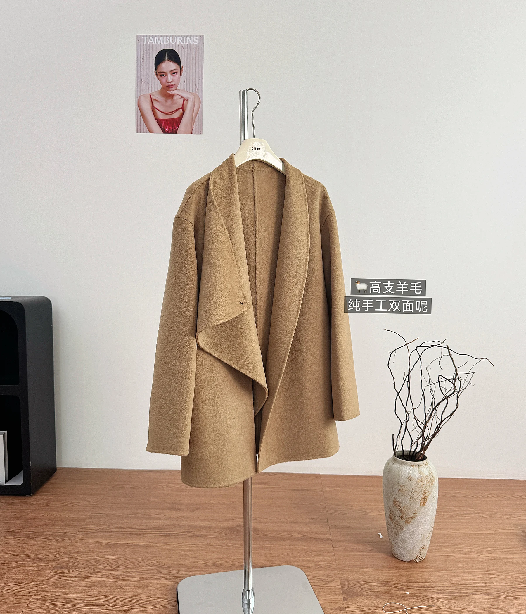 سترة نسائية للخريف والشتاء أنيقة ذات ياقة متأرجحة غير منتظمة وأكمام طويلة من الصوف ملابس خروج للسيدات بلون واحد ملابس خارجية بزر واحد