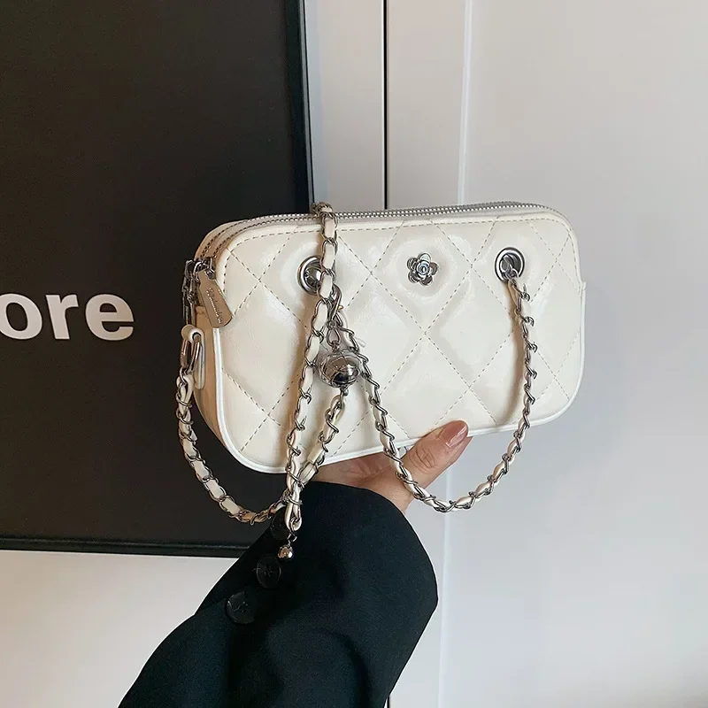 

Women's Quilted Chain Handbag | Premium Faux Leather Crafted, Sophisticated Elegant Design, Convertible Shoulder/Crossbody