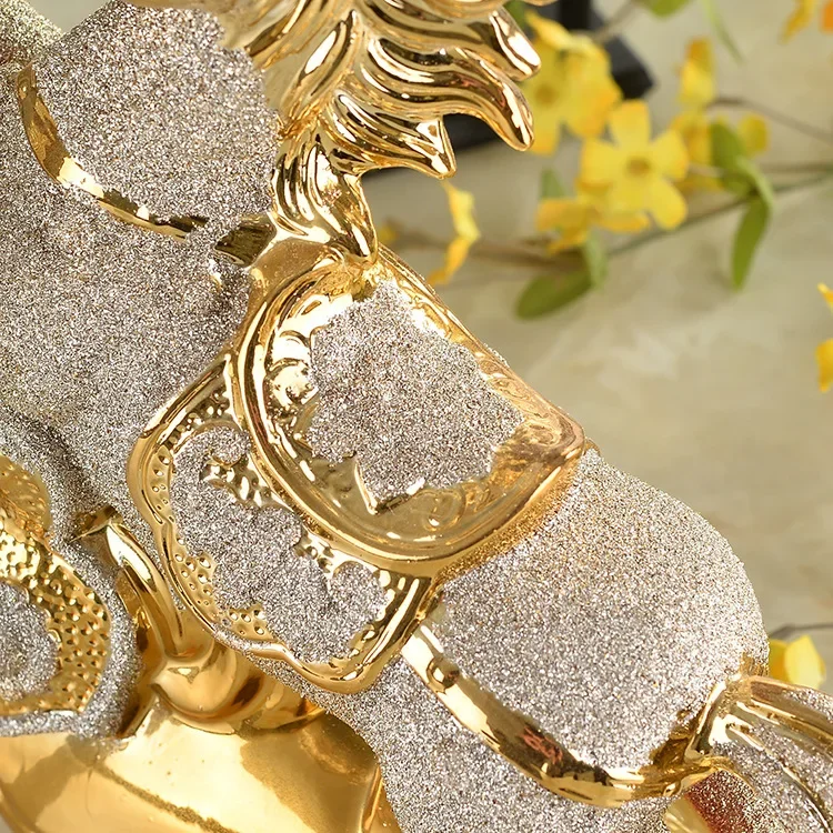 الحرف اليدوية الخزفية الحديثة الراقية يطير الأصفر Tengda الحلي الحصان المطلية بالذهب ديكورات المنزل هووسورمينغ الهدايا