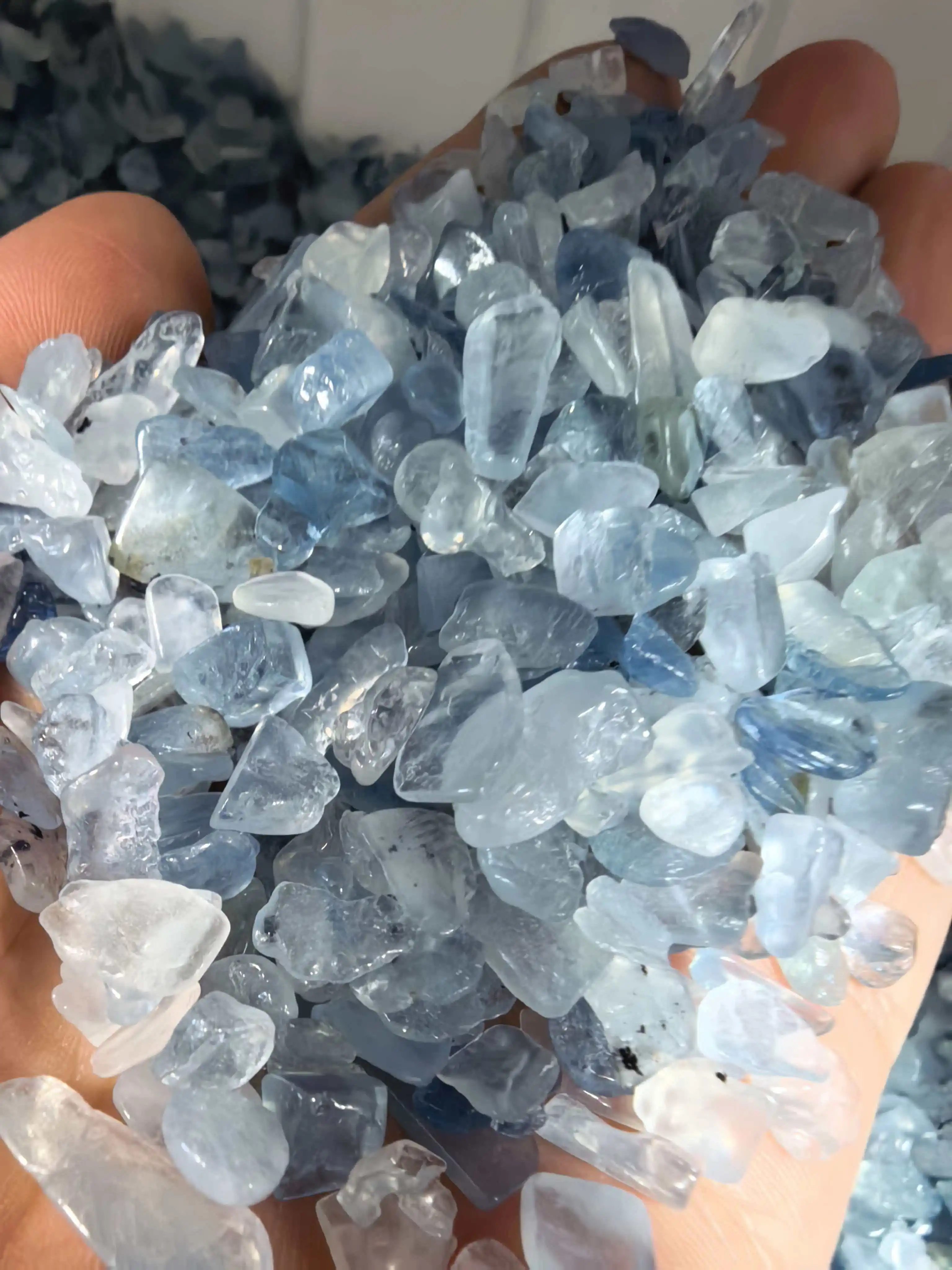 5-7mm Natural Gemstone Aquamarine Tumbled Crystal Healing Stone Chips Gravel Bulk Wholesale for Home Fish Tank Decoration