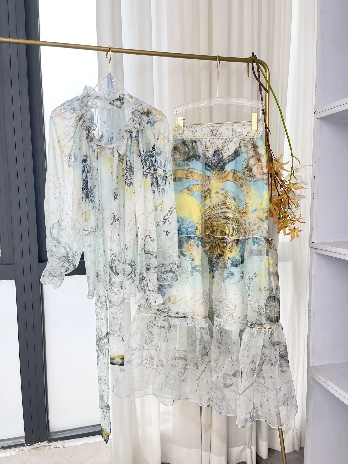 2025 New High Quality Floral Map Star Print The Off Shoulder Ruffles Diamonds Blouse Tops and Midi Skirt Set