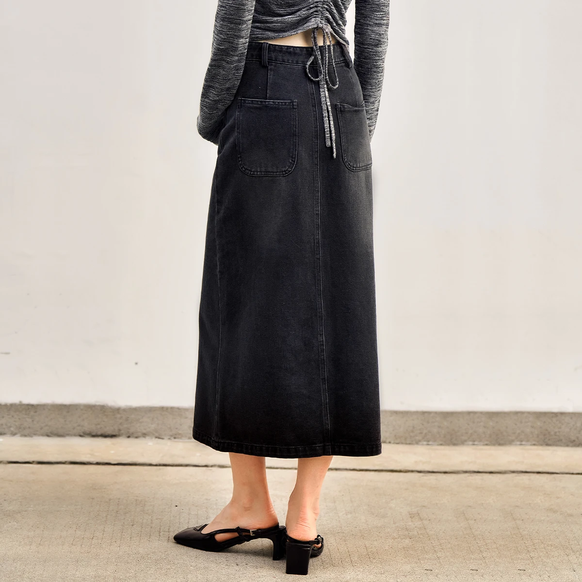 OLrain 2025 Spring Women Black Denim Skirt Side Split Straight Midi Skirt Elegant Commuter Casual Ladies Jean Bottoms M57CB96016