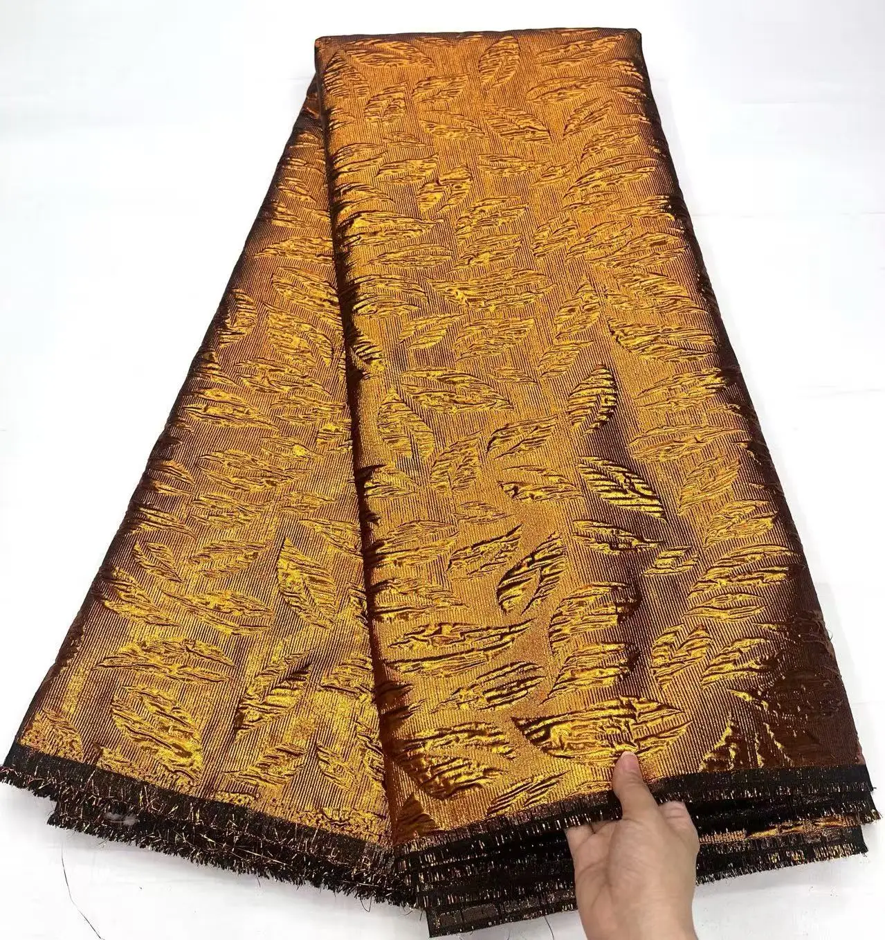 Tessuto di pizzo broccato jacquard francese di lusso 2025 Tessuto di pizzo dorato Nigeria di alta qualità per abiti da sposa da festa da donna cucito