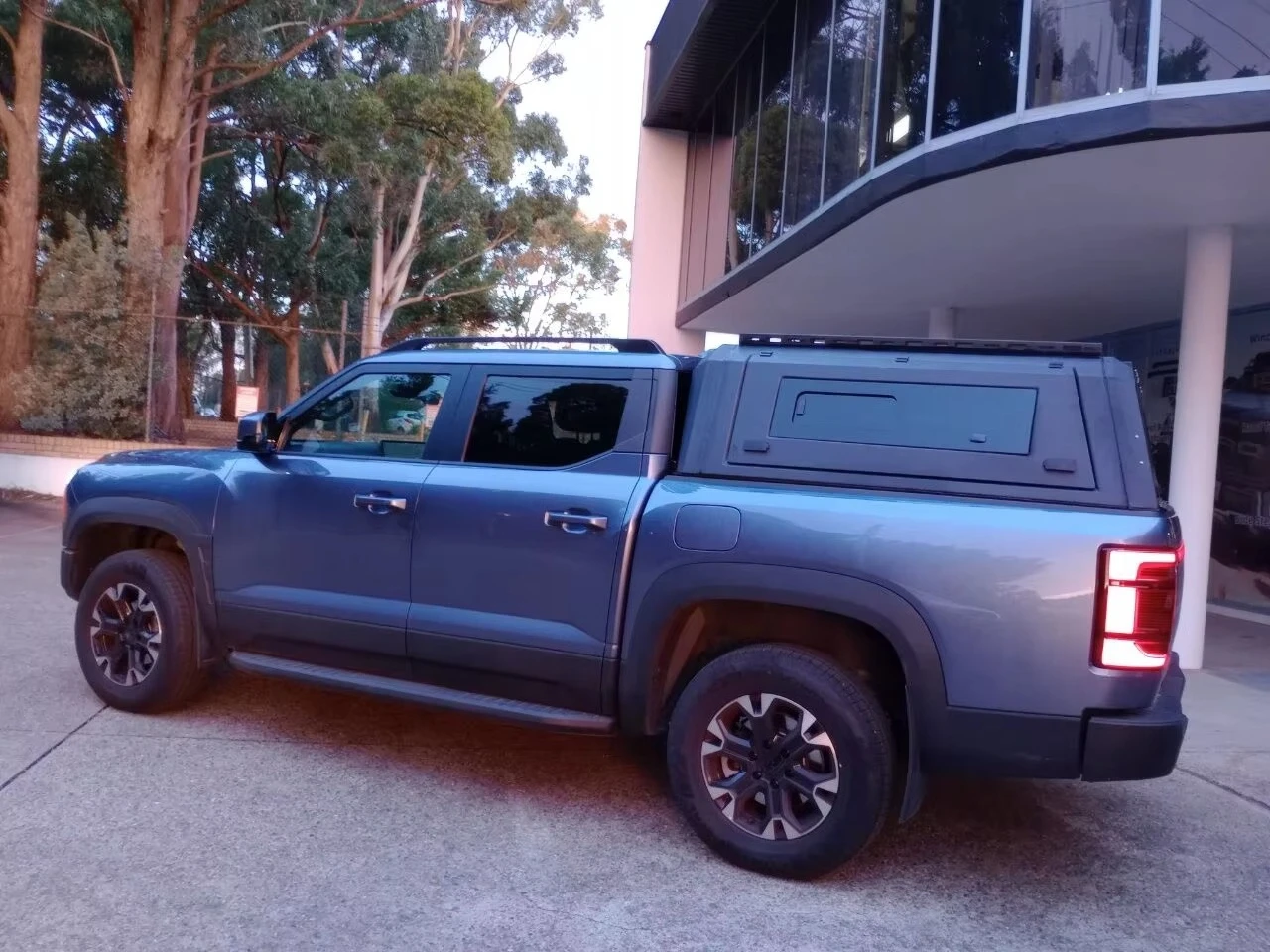 

Водонепроницаемый выдвижной тент-кемпер STLF 4x4 Offroad из марганцевой стали с жесткой крышей и боковыми подножками для пикапов 50-й серии