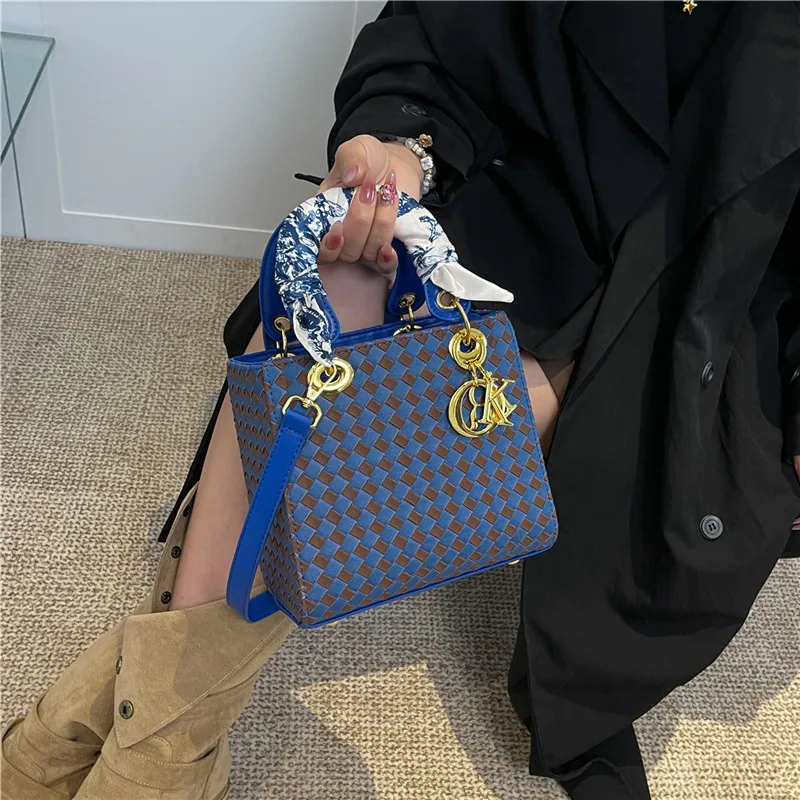 

Stylish Women's Dahlia-Patterned Leather Tote Bag with Waterproof Tear-Resistant Lightweight Soft Miami Casual Daily Look