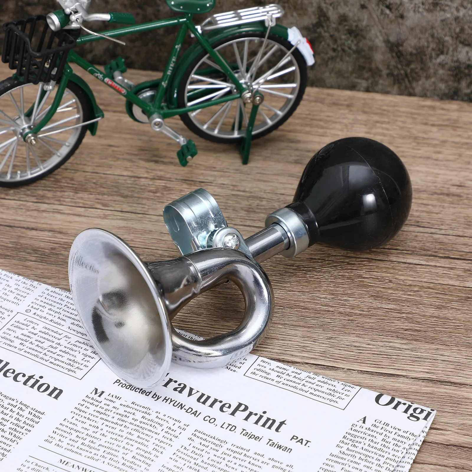 

New Loud Bike Horn Silver Cycling Bell for Handlebar Practical Alarm Trumpet Snail Horn Bicycle Safety Essential