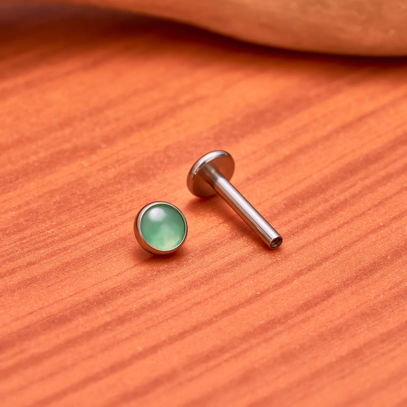 ASTM F136 G23 Titan kreisförmige Ohr-Lippen-Ohrstecker mit Naturstein-Oberteil, Labret-Zungen-Nasen-Ohrstecker, Körperpiercing-Schmuck – Detail 8