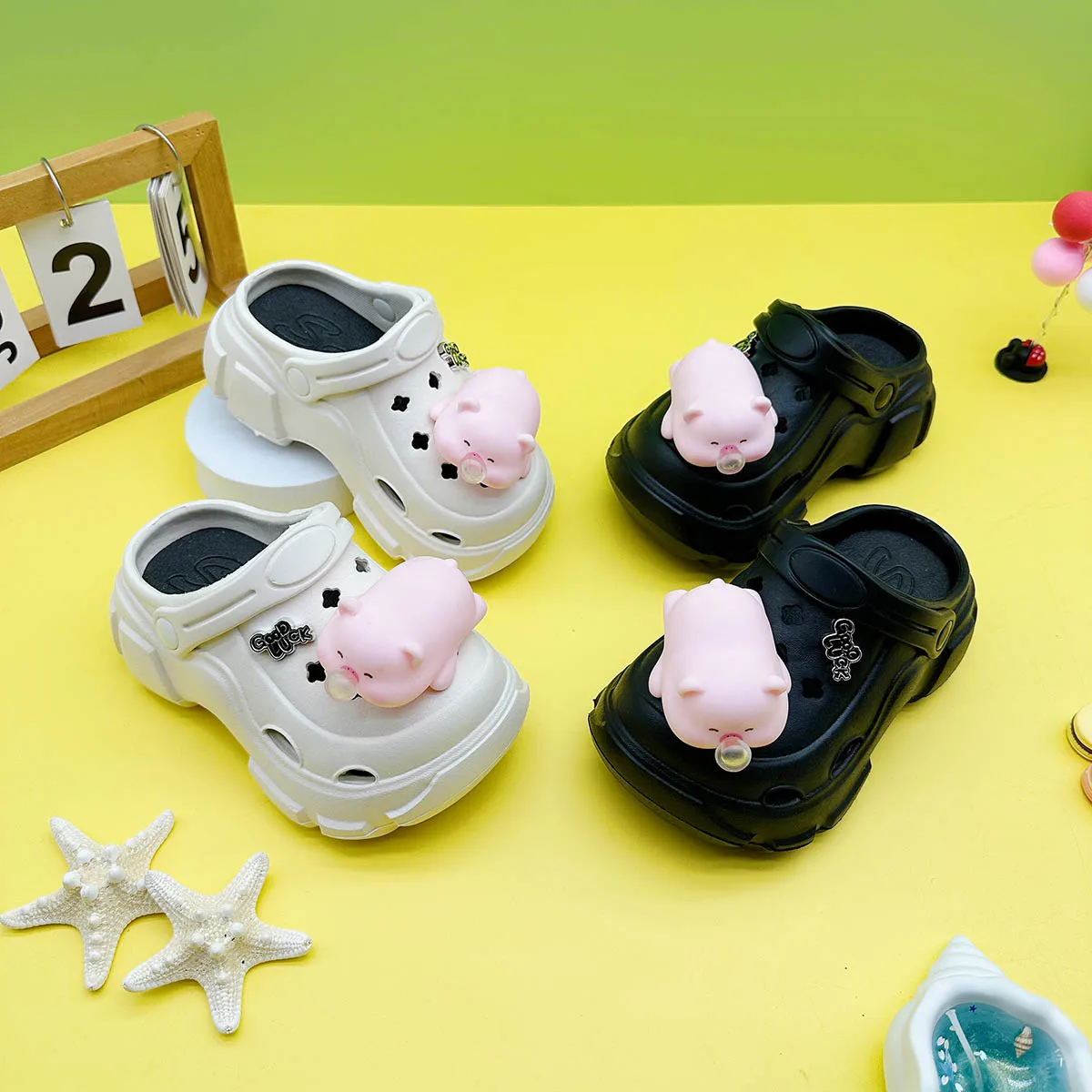 

New Fashionable and Versatile Cartoon Bubble Panda Clogs Soft-Soled Non-Slip Toe-Cap Sandals for Boys and Girls 606