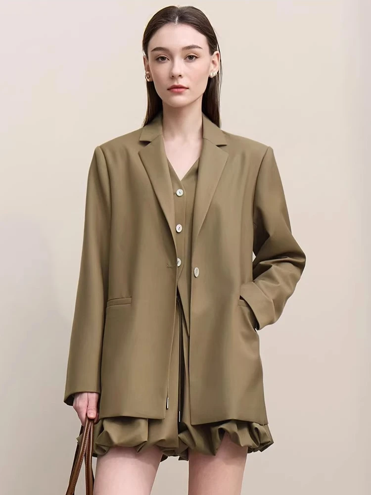 

Женский блейзер Amii 2026 Весна Новинка: Свободный пиджак средней длины с вышивкой, отложным воротником и подплечниками, модель 12641056