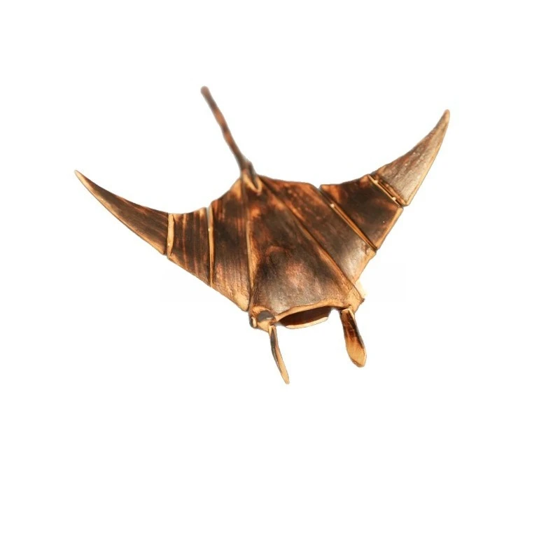 Craftsman wooden manta ray automaton, small and delicate ornament