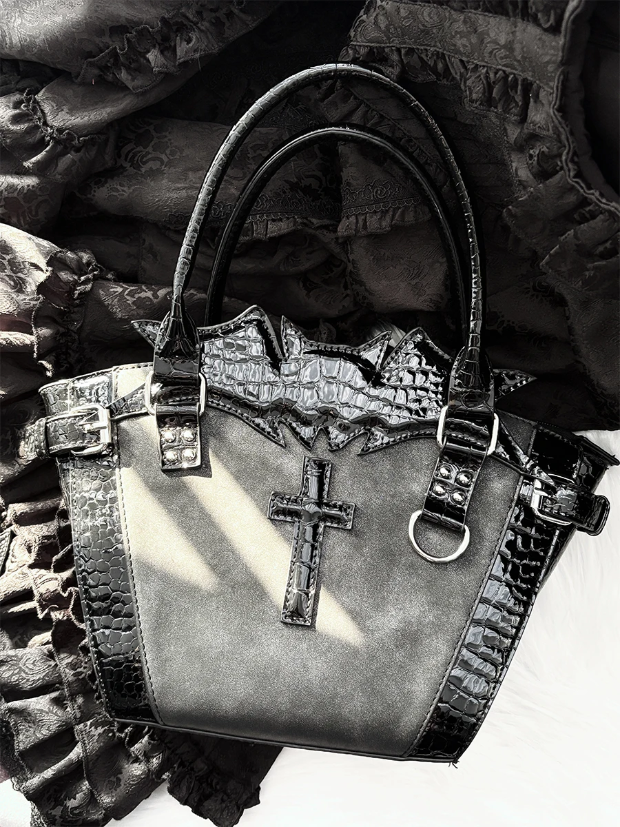 

2025 Dark Wind Cross Bat Women's Bag Gothic Subculture Lolita Handbag Cool Girl Large Capacity Y2K Punk Wind Messenger Bag