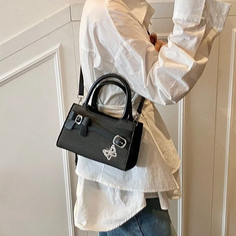

Fashionable Bag For Women A Head Turning Design That Expresses Your Unique Fashion Sense