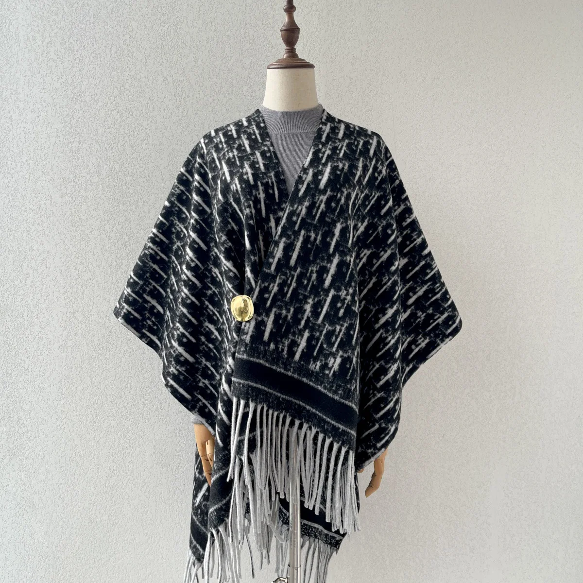 Cloak Poncho Capes 2026 New Indian Nepalese Style Geometric Tassel Split Women Shawl Warm Air Conditioning Room Lady