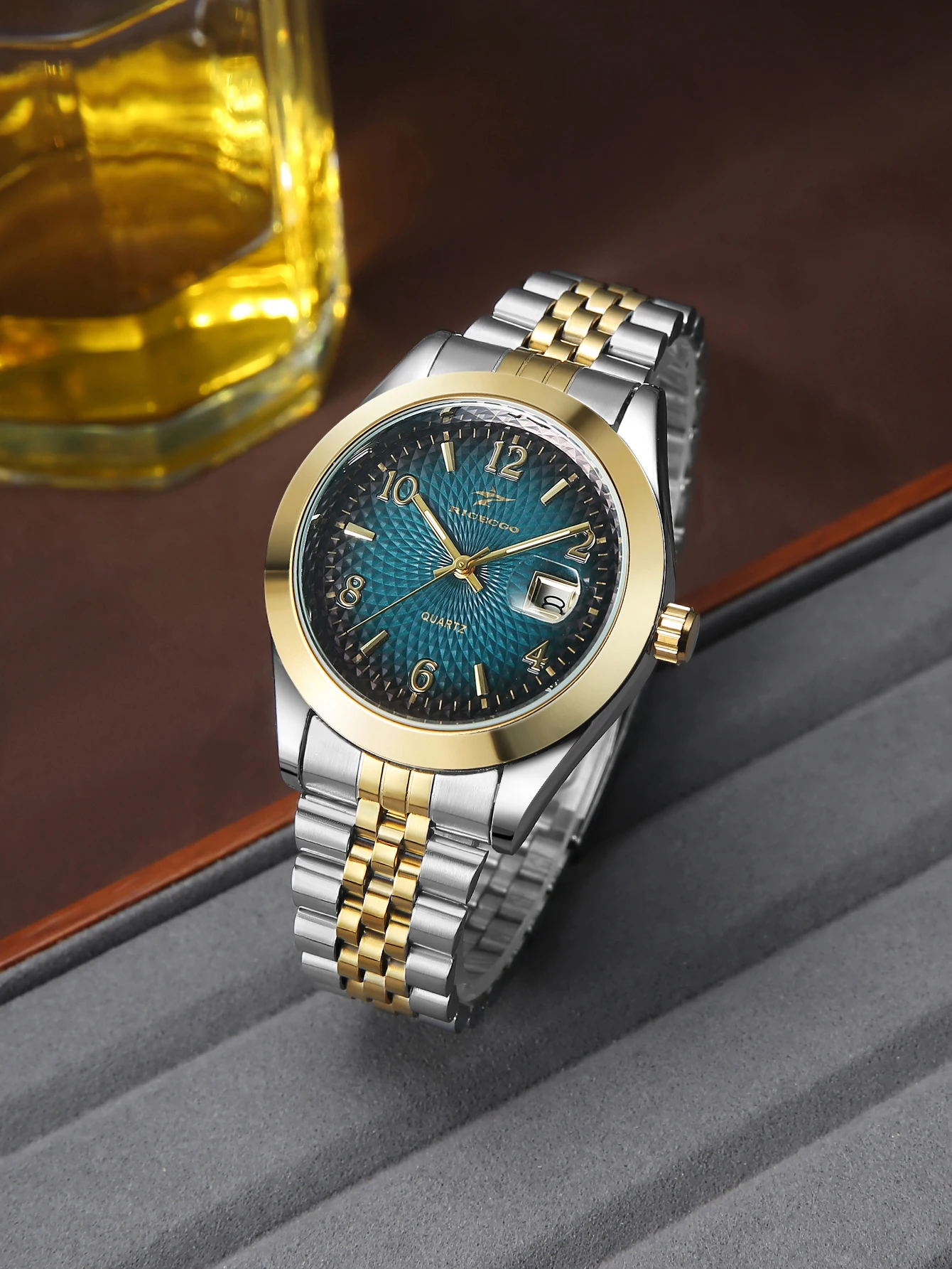 Montre à quartz pour homme, bracelet en acier inoxydable imperméable, style business simple, cadeau parfait pour toutes les occasions