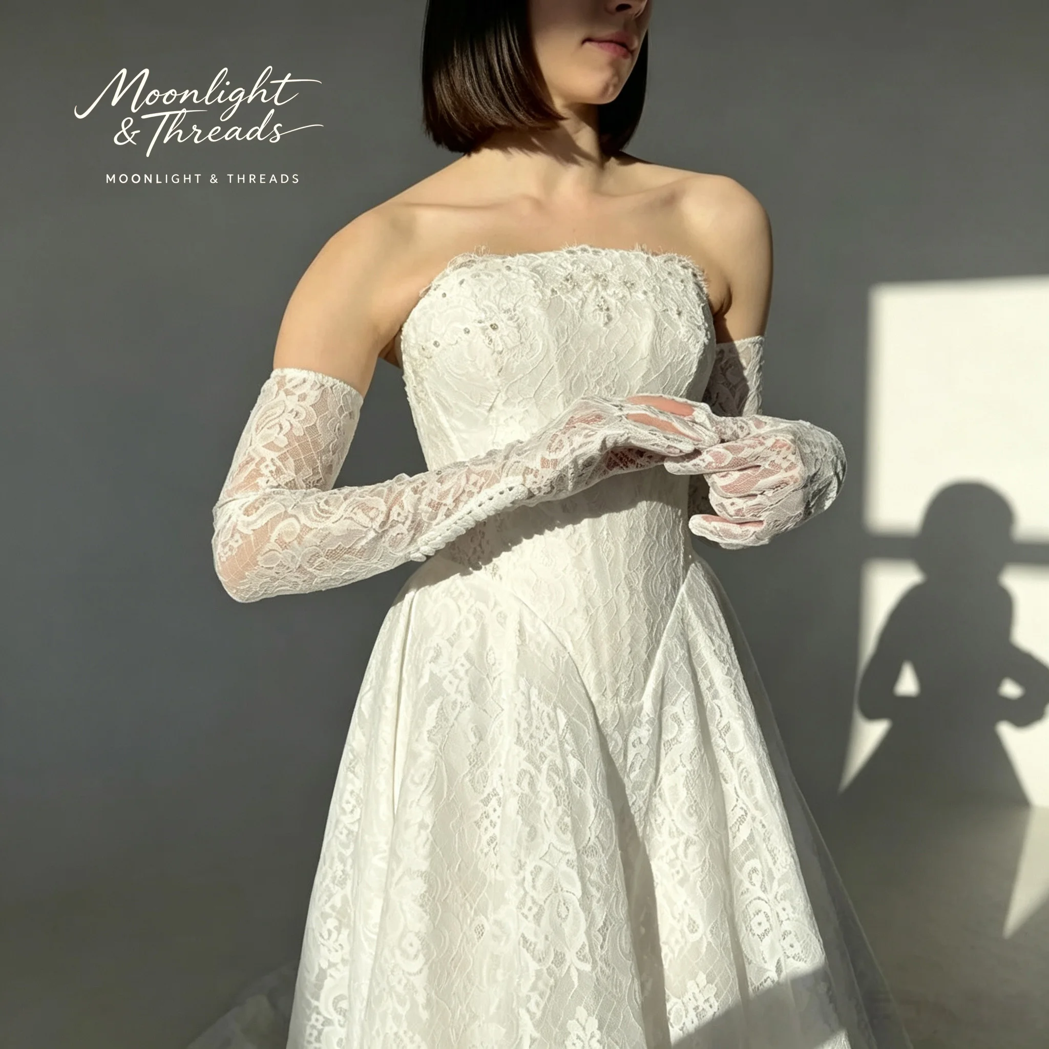 Delicate Vintage Strapless Floral Lace Bridal Gown Low Back A Line Wedding Dress With Removable Lace Sleeves Gloves