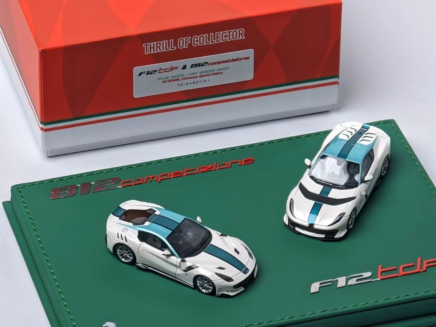 TOC FuelMe Christmas Limited two-car set Autonavi Custom FLL F12+812c Green Cap 1/64 resin car model classic series toy gifts