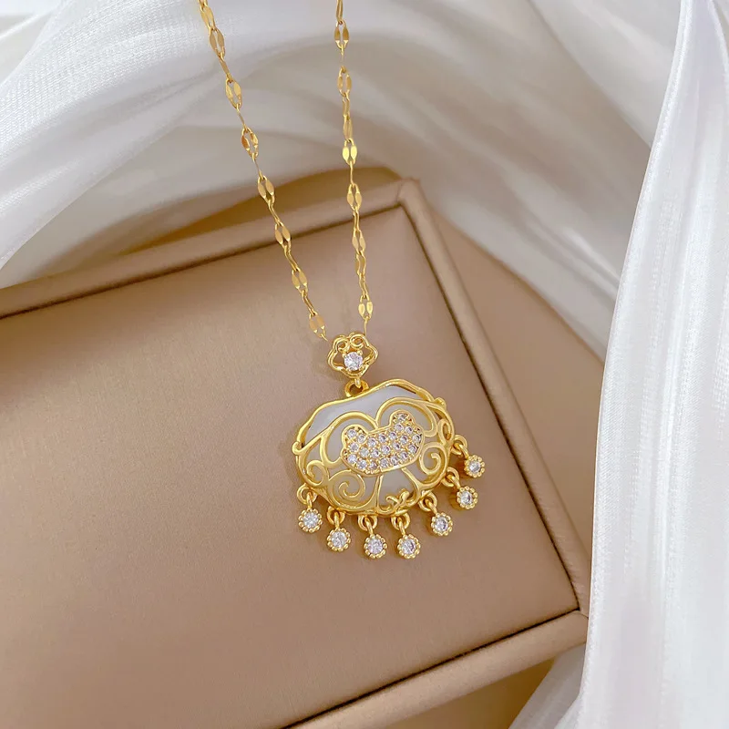 Fashionable Luxury Tassel Lock Necklace for Women Elegant Glitzy Full Diamond Stainless Steel Collarbone Chain Jewelry