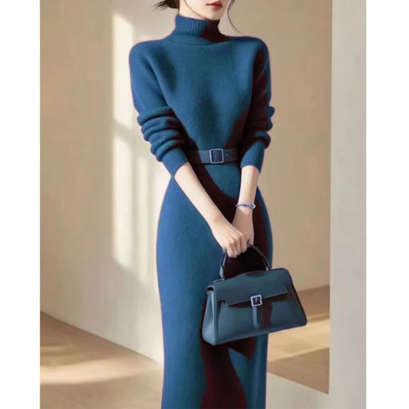 Close-up of knit texture and collar detail