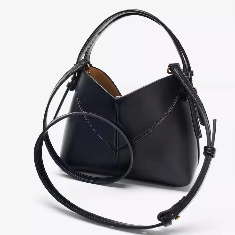 

2025 Fashion Versatile PU Canvas Bucket Shoulder and Crossbody Bags Simple Casual Sense of Luxury Retro Handbags for Women