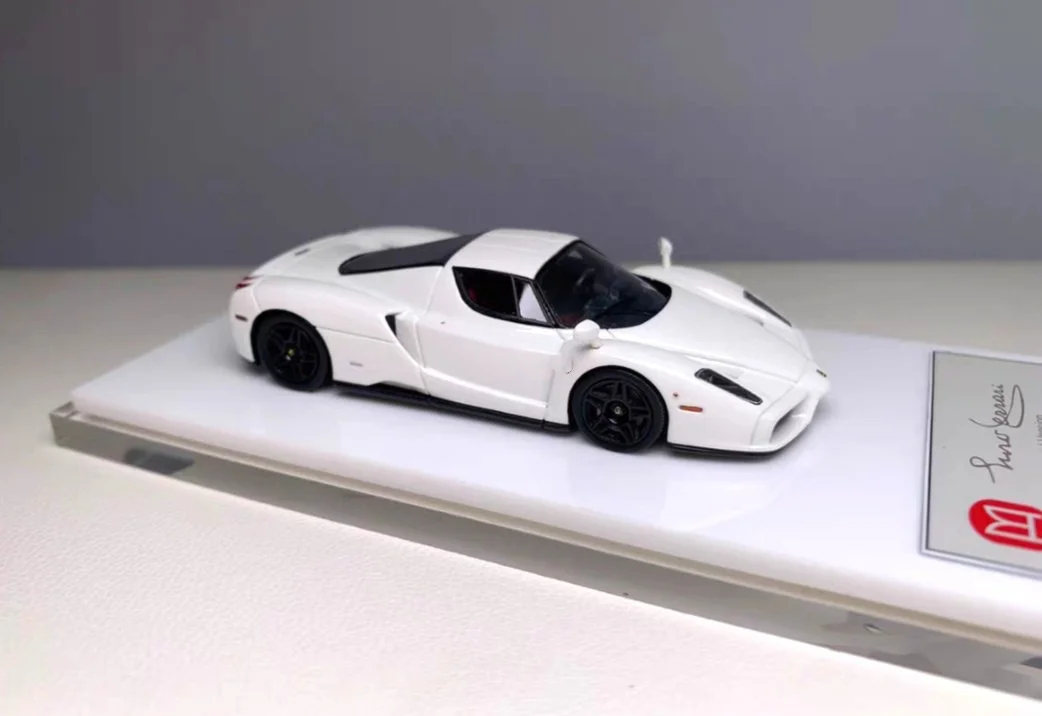 DMH 1:64 Enzo White limited 30 special edition resin simulation car model children's toy gifts worldwide