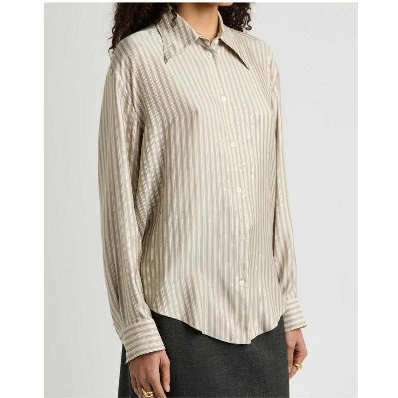 

2025 Spring/Summer New Women's Simple Fashion Collar Single breasted Long sleeved Shirt