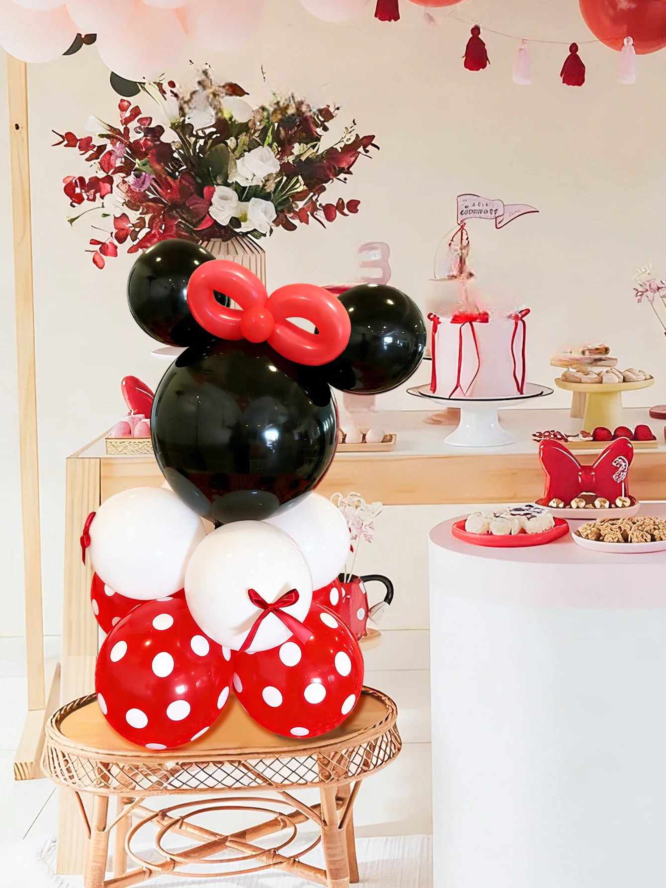 42-teiliges Rotes Maus-Ballon-Set, bestehend aus mattschwarzen Latexballons, roten Ballons mit Punkten und roten Magic-Ballons. Geeignet – Detail 3