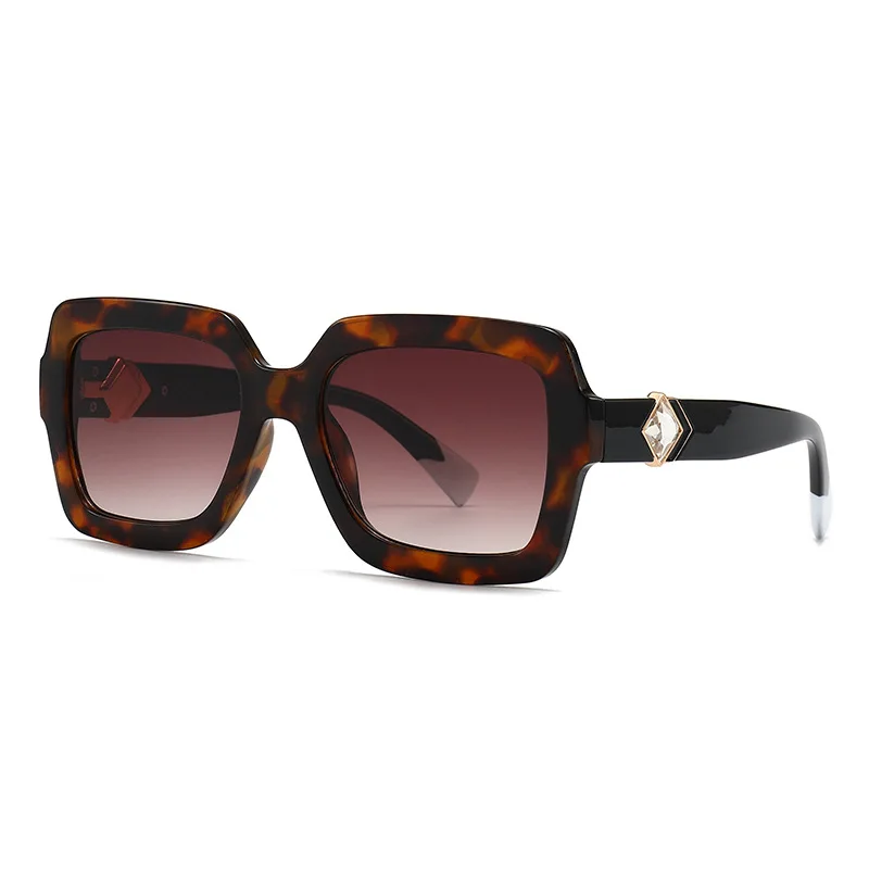 2026年新作高級デザイナーズファッションレディースラージフレームスクエアサングラス　個性的なメガネフレーム