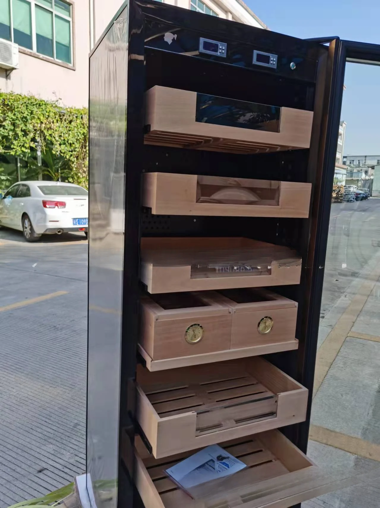 Electronic automatic constant temperature and humidity cigar cabinet _ cigar box manufacturer _ KAYING boutique packaging