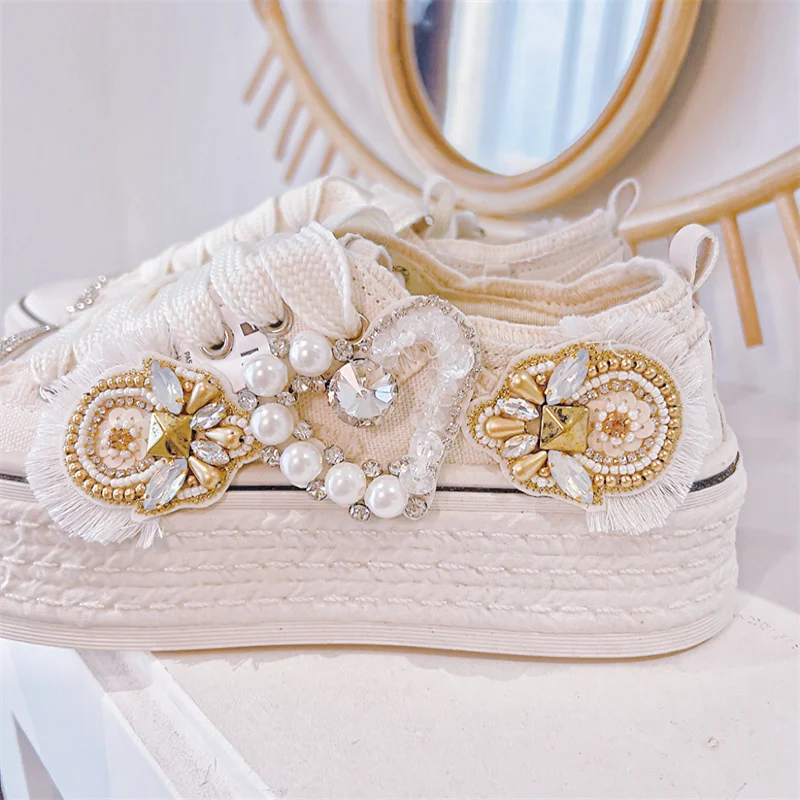 New fashion Korean version all build thick bottom low help small white shoes braided with diamond plate shoes