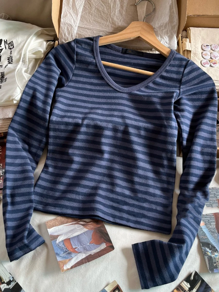 navy u-neck