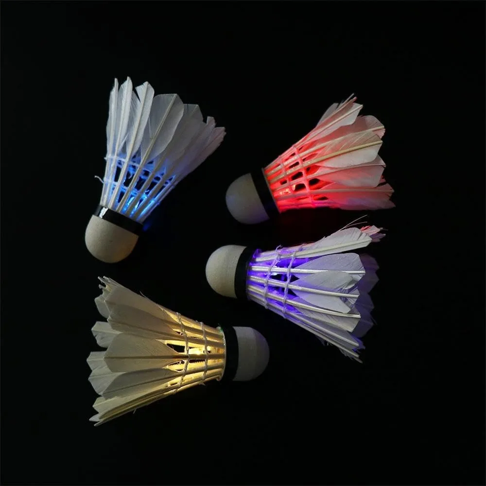 كرة الريشة LED، كرات الريشة الملونة الليلية الداكنة LED ريش الإوز كرات الريشة تضيء المكوك للداخلية O