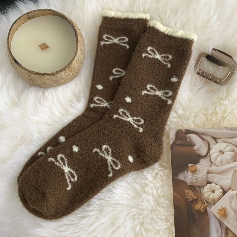 1/5 أزواج الخريف الشتاء موضة القوس نقطة منتصف جوارب أنبوبية سميكة الدافئة الجوارب المنزل جوارب يمكن السير بها على الأرض جوارب نسائية مريحة غير رسمية