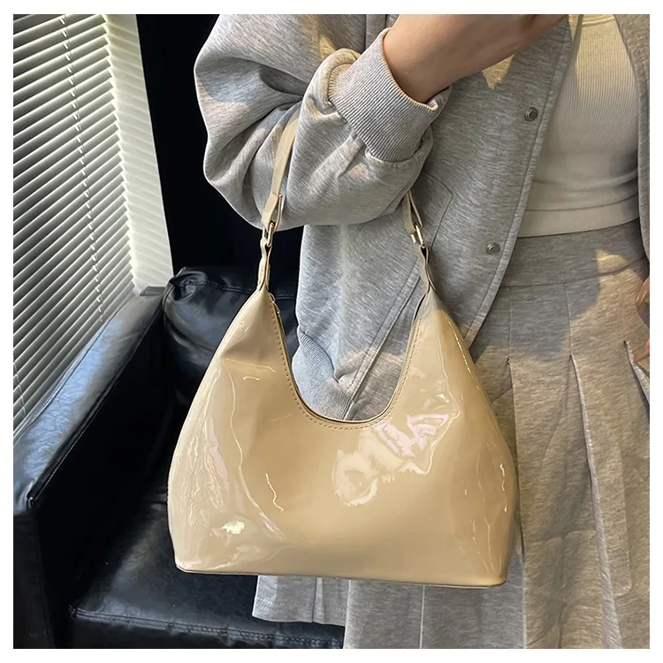 

​​2025 French Niche Glossy Underarm Bag Vintage Patent Leather Shoulder Purse Textured Handheld Bag for Women Versatile​