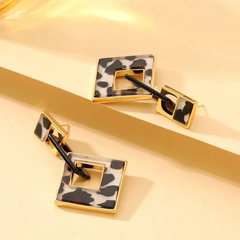 

Stylish, exaggerated, face-slimming square hollow leopard print plate earrings, light luxury and high-end earrings