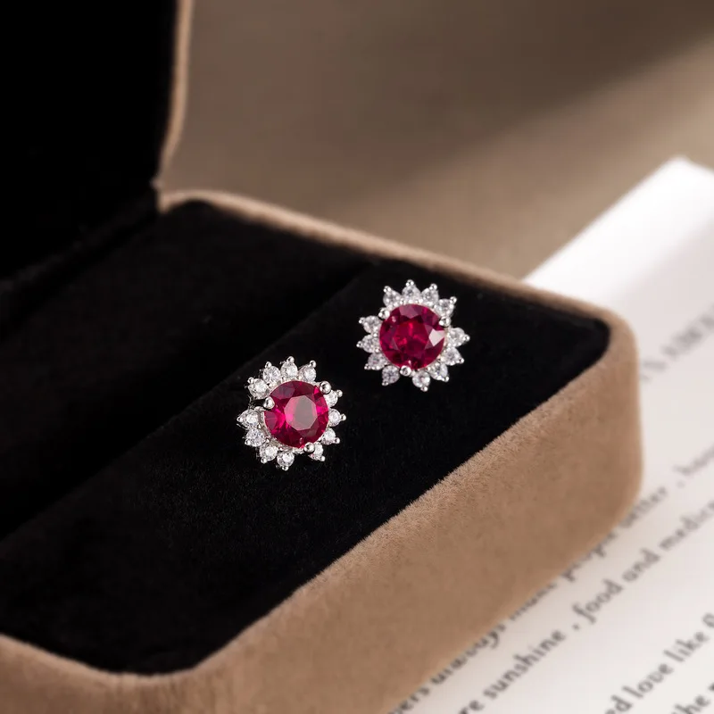 Whole Bodys925Pure silver, uniquely designed sunflower earrings with a dazzling sparkle – a new, lightweight luxury earringins