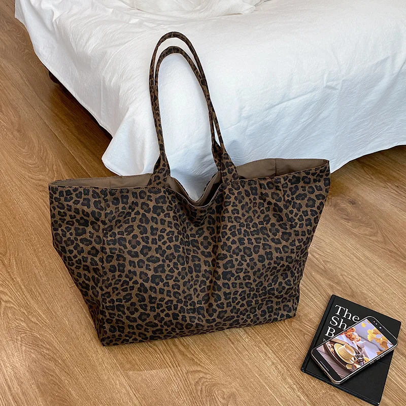 

New Fashion Leopard Print Nylon Tote Bag Versatile Commute Women Handbag Underarm Bag Daily Use Shoulder Bag